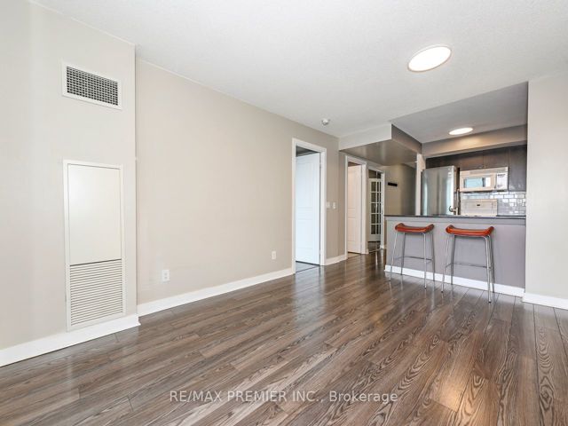 1006 - 50 Lynn Williams St
