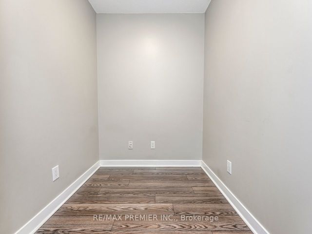 1006 - 50 Lynn Williams St