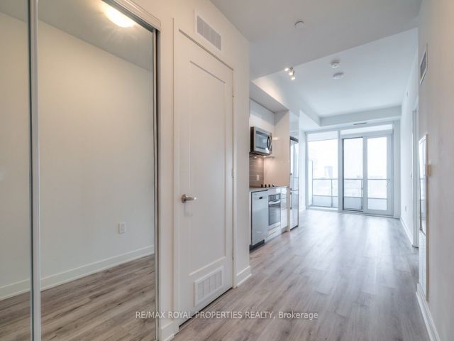1505 E - 70 Princess St
