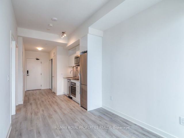 1505 E - 70 Princess St