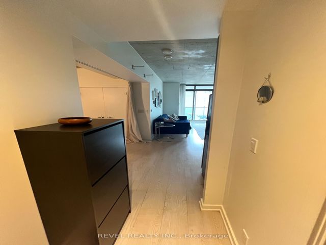 801 - 33 Lombard St