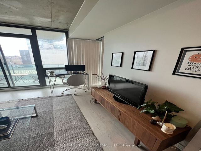 801 - 33 Lombard St