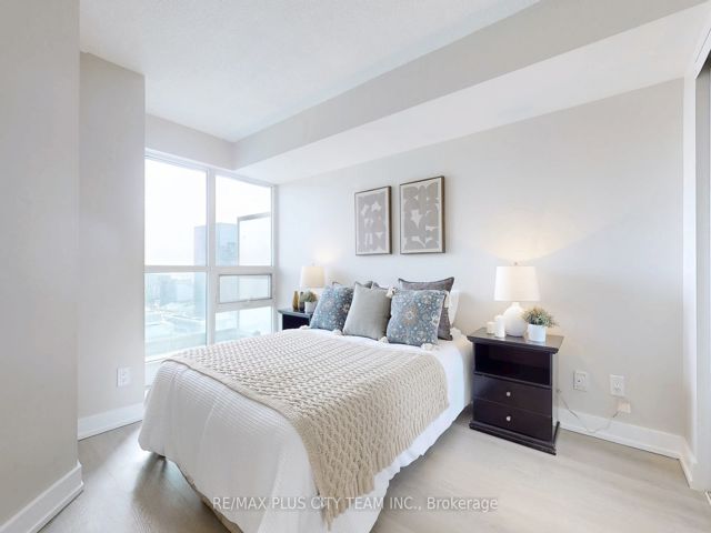 2507 - 18 Yonge St