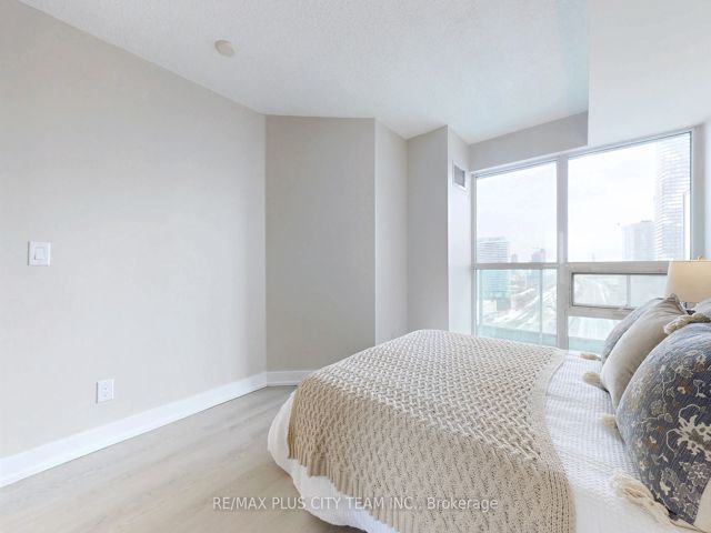 2507 - 18 Yonge St