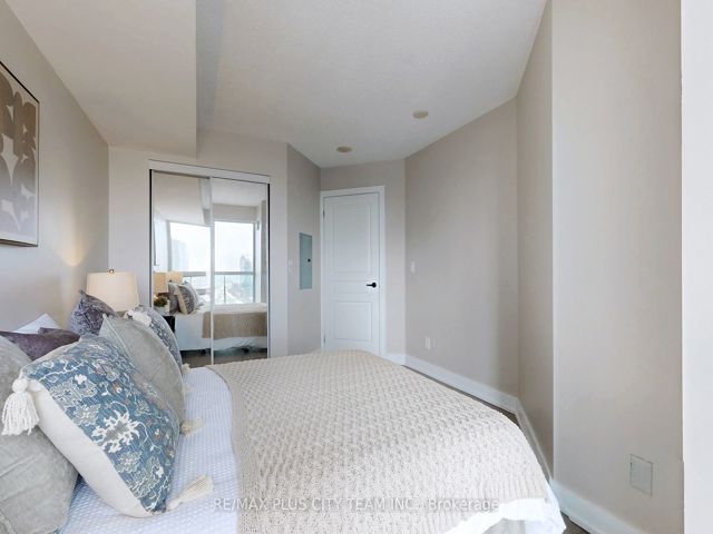2507 - 18 Yonge St