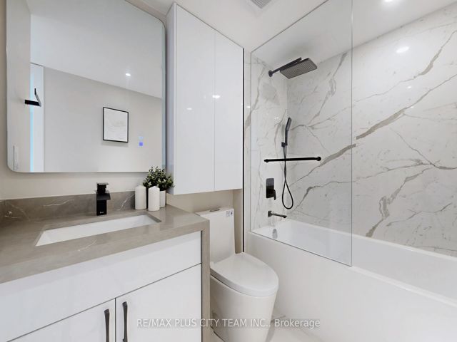 2507 - 18 Yonge St