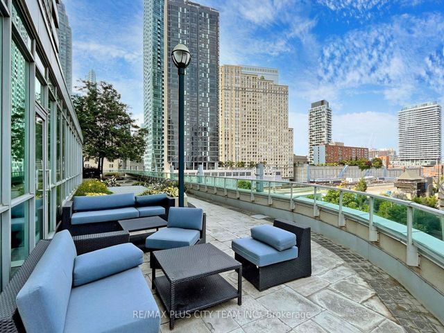2507 - 18 Yonge St