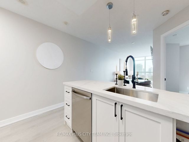 2507 - 18 Yonge St