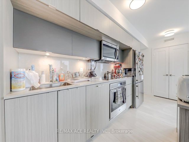 1703 - 575 Bloor St E