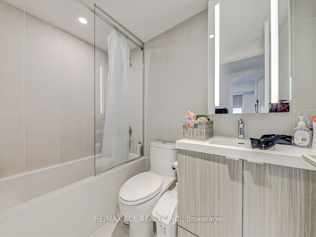 1703 - 575 Bloor St E