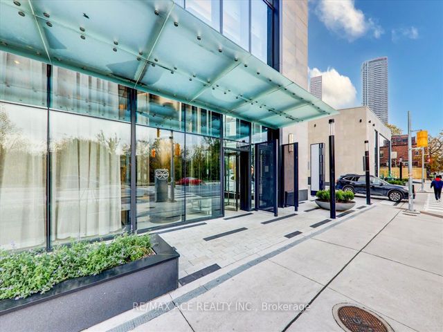 1703 - 575 Bloor St E