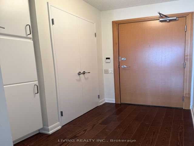 2001 - 33 Sheppard Ave E