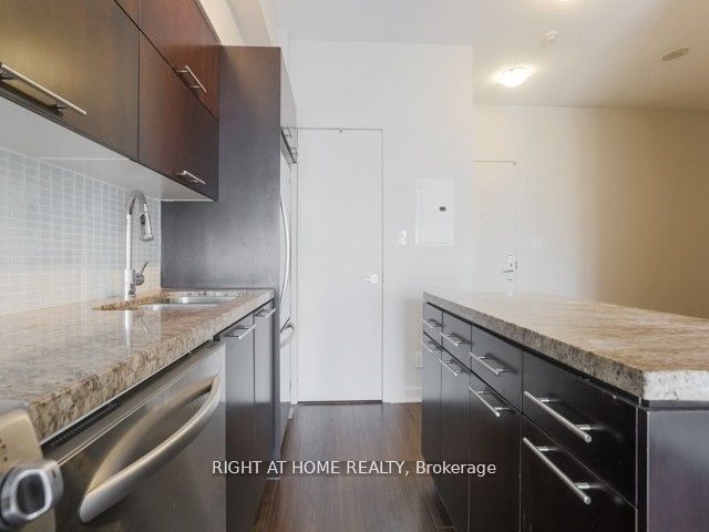 3105 - 126 Simcoe St
