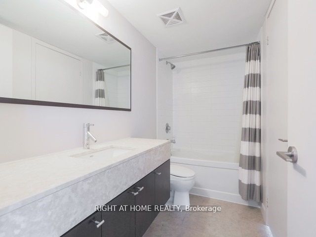 3105 - 126 Simcoe St