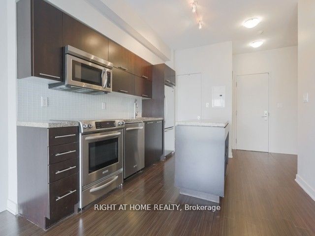 3105 - 126 Simcoe St