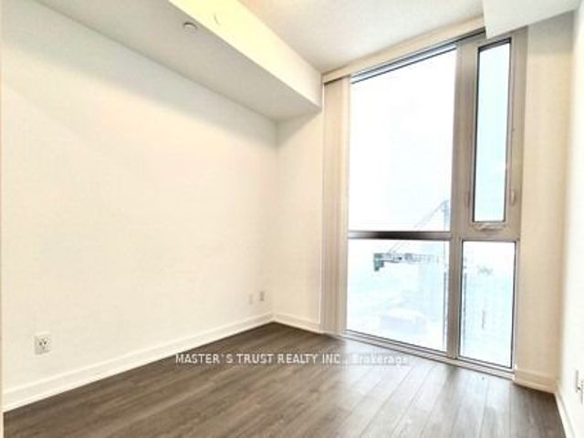 1805 - 5180 Yonge St