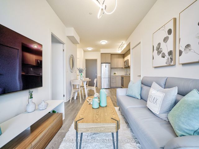 708 - 36 Forest Manor Rd