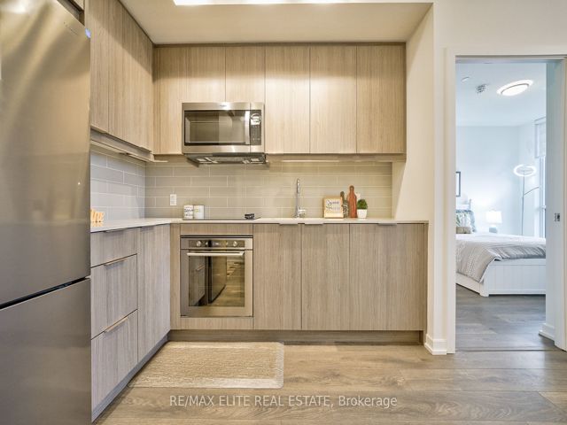 708 - 36 Forest Manor Rd