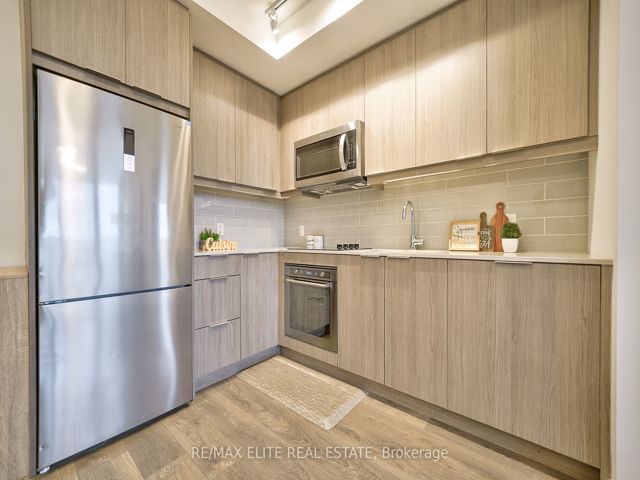 708 - 36 Forest Manor Rd