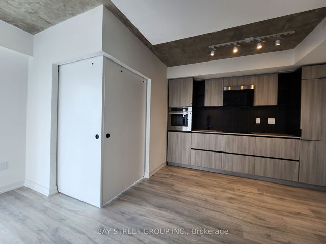 1307 - 2 Augusta Ave