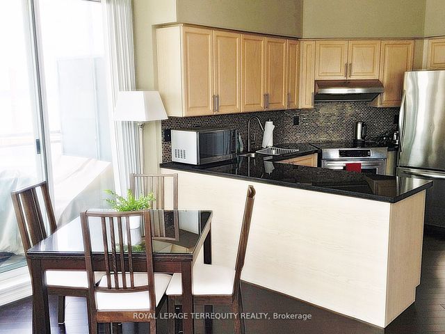 1202 - 228 Queens Quay W