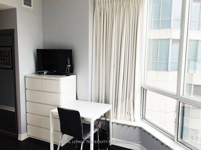1202 - 228 Queens Quay W