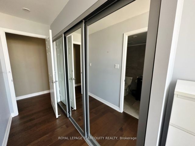 1202 - 228 Queens Quay W