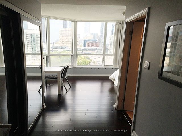 1202 - 228 Queens Quay W