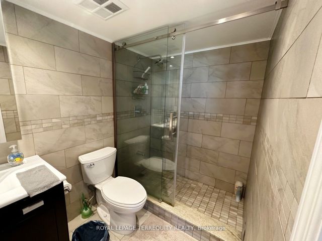 1202 - 228 Queens Quay W