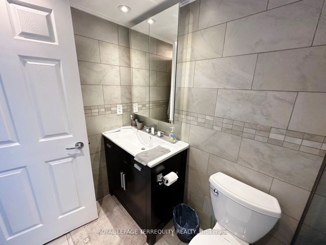 1202 - 228 Queens Quay W