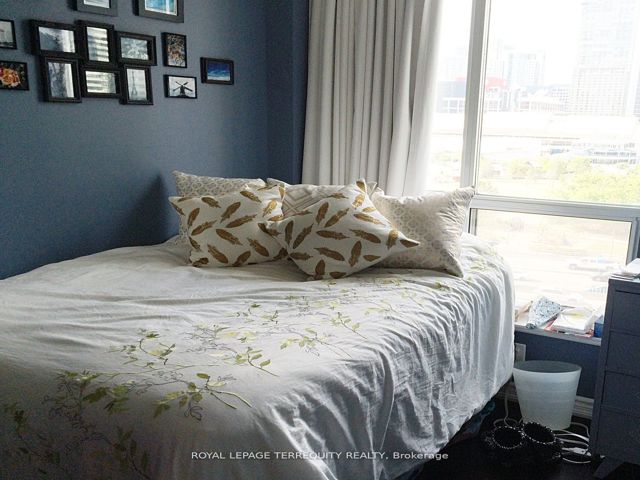 1202 - 228 Queens Quay W
