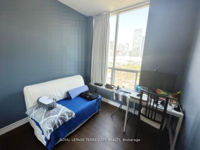 1202 - 228 Queens Quay W