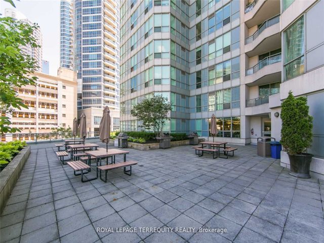 1202 - 228 Queens Quay W