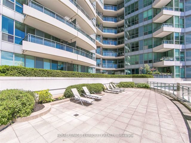 1202 - 228 Queens Quay W