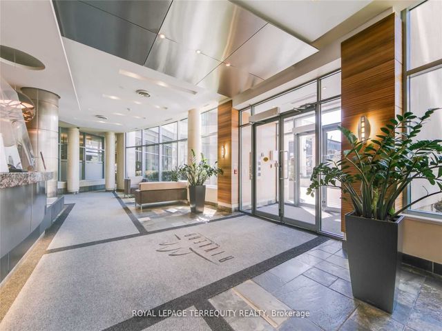 1202 - 228 Queens Quay W