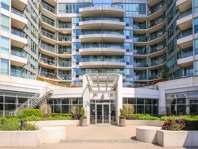 1202 - 228 Queens Quay W