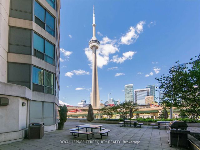 1202 - 228 Queens Quay W