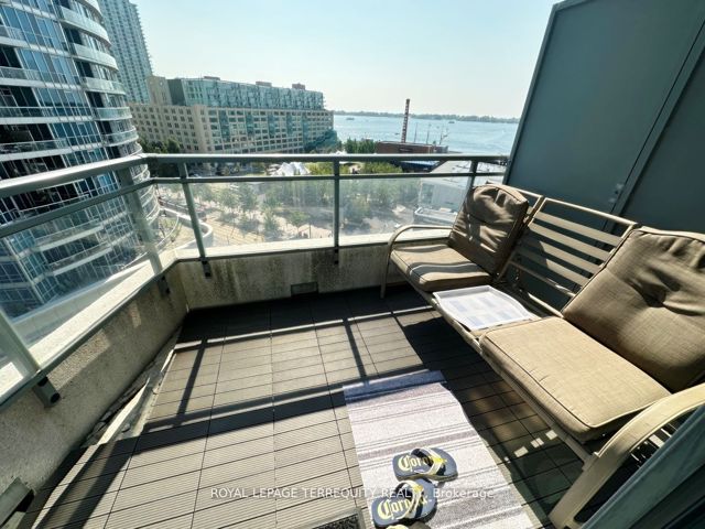 1202 - 228 Queens Quay W