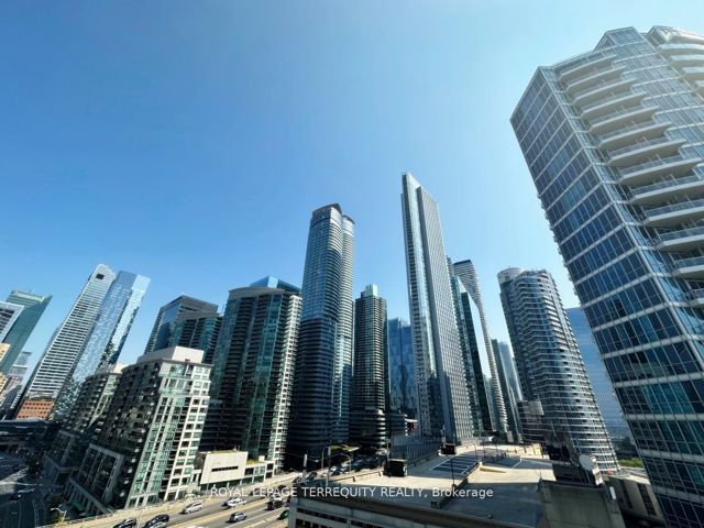 1202 - 228 Queens Quay W