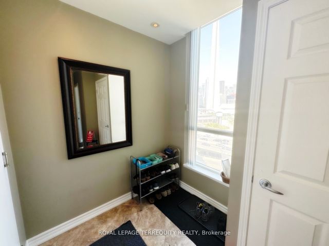 1202 - 228 Queens Quay W