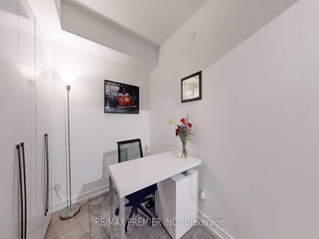 3203 - 19 Western Battery Rd