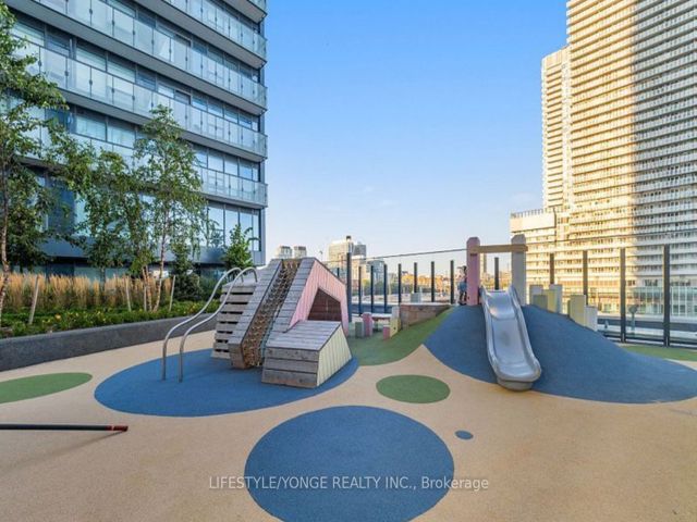 2611 - 55 Cooper St