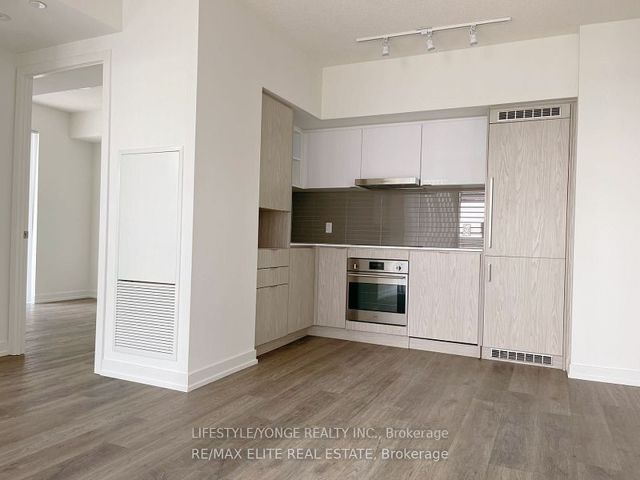 2611 - 55 Cooper St
