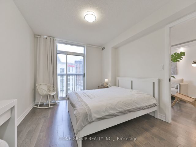 901 - 5418 Yonge St