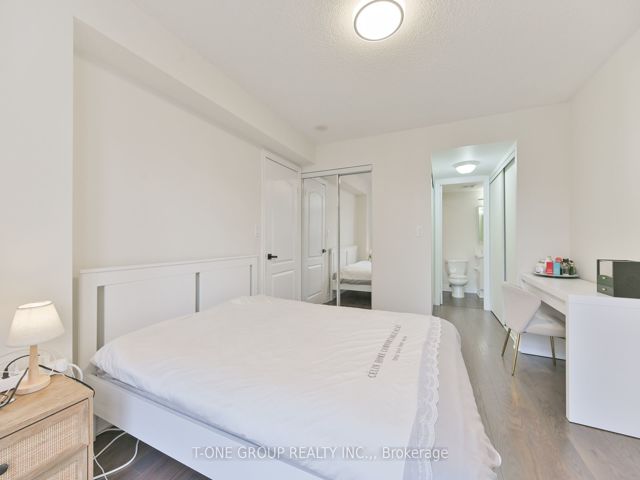 901 - 5418 Yonge St