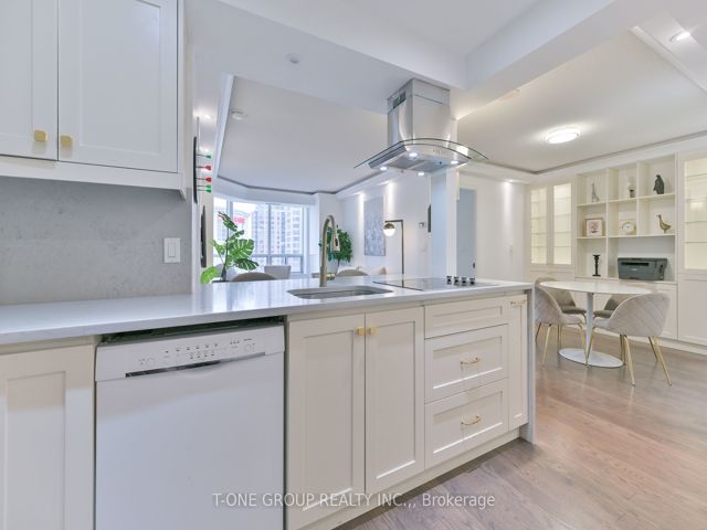 901 - 5418 Yonge St