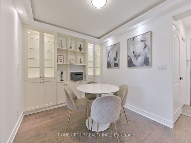901 - 5418 Yonge St