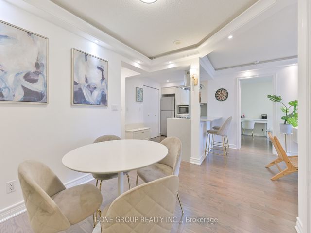 901 - 5418 Yonge St