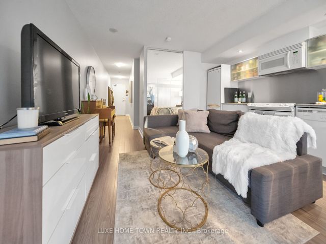 711 - 4K Spadina Ave