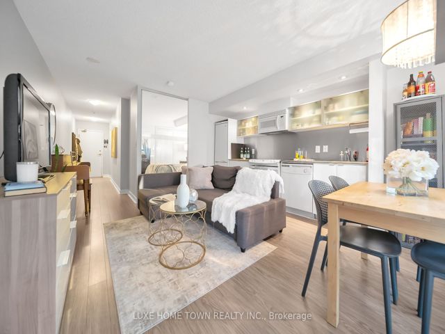 711 - 4K Spadina Ave